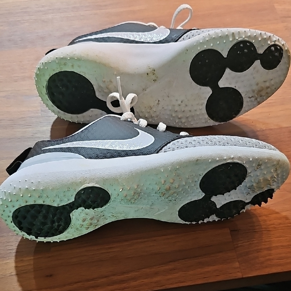 Nike Black and White Sneakers - Picture 3 of 4